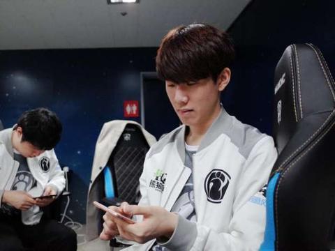 EDward Gaming 和 Weibo Gaming 在 LPL Split 2 2025 中取得胜利