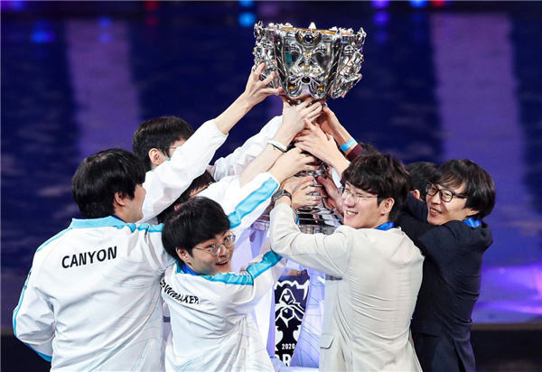 Vitality 对阵 Legacy ， Astralis 在 BLAST Bounty Fall 2025： 关闭资格赛第二轮中与 NAVI 会面