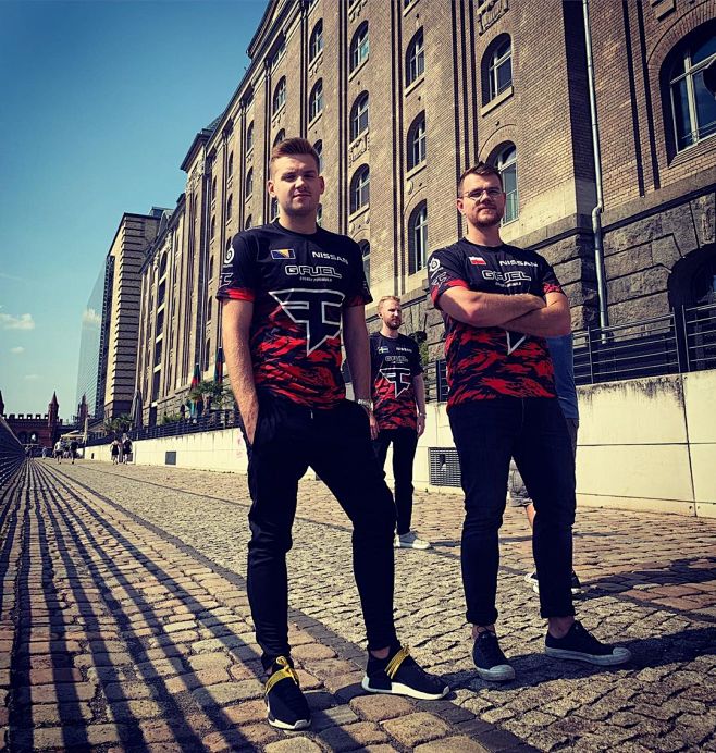 T1 , Top Esports , 和 100 Thieves 在 2025 年全球总决赛瑞士阶段开局强劲