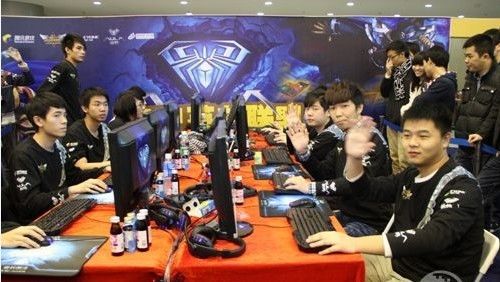 apEX ：这可能是 ZywOo 长时间以来第一次陷入低迷。目前没有明确的第一名队伍。
